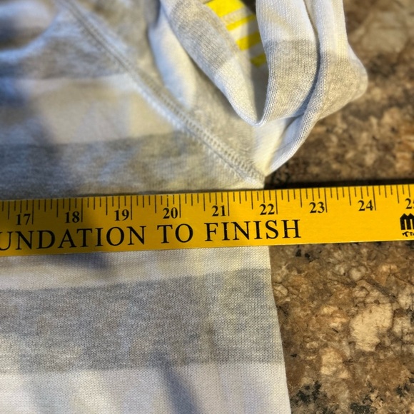 Lisa Todd 100% cotton small striped v-neck sweater. Light academia preppy - Picture 7 of 8